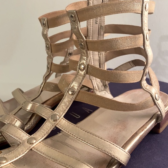 Stuart Weitzman 'Caesar' Leather Gladiator in Cava - Picture 7 of 16